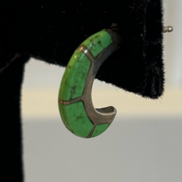 Vintage Sterling Gaspeite Half Hoop Stud Earrings - Picture 4 of 5